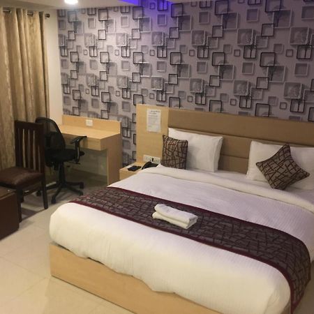 Hotel Airport D'Capitol New Delhi Bagian luar foto