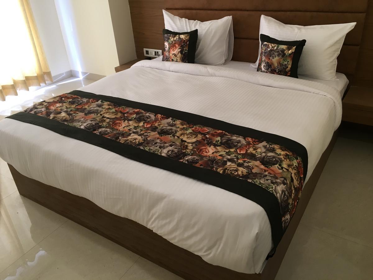 Hotel Airport D'Capitol New Delhi Bagian luar foto