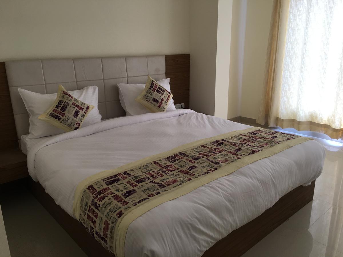 Hotel Airport D'Capitol New Delhi Bagian luar foto