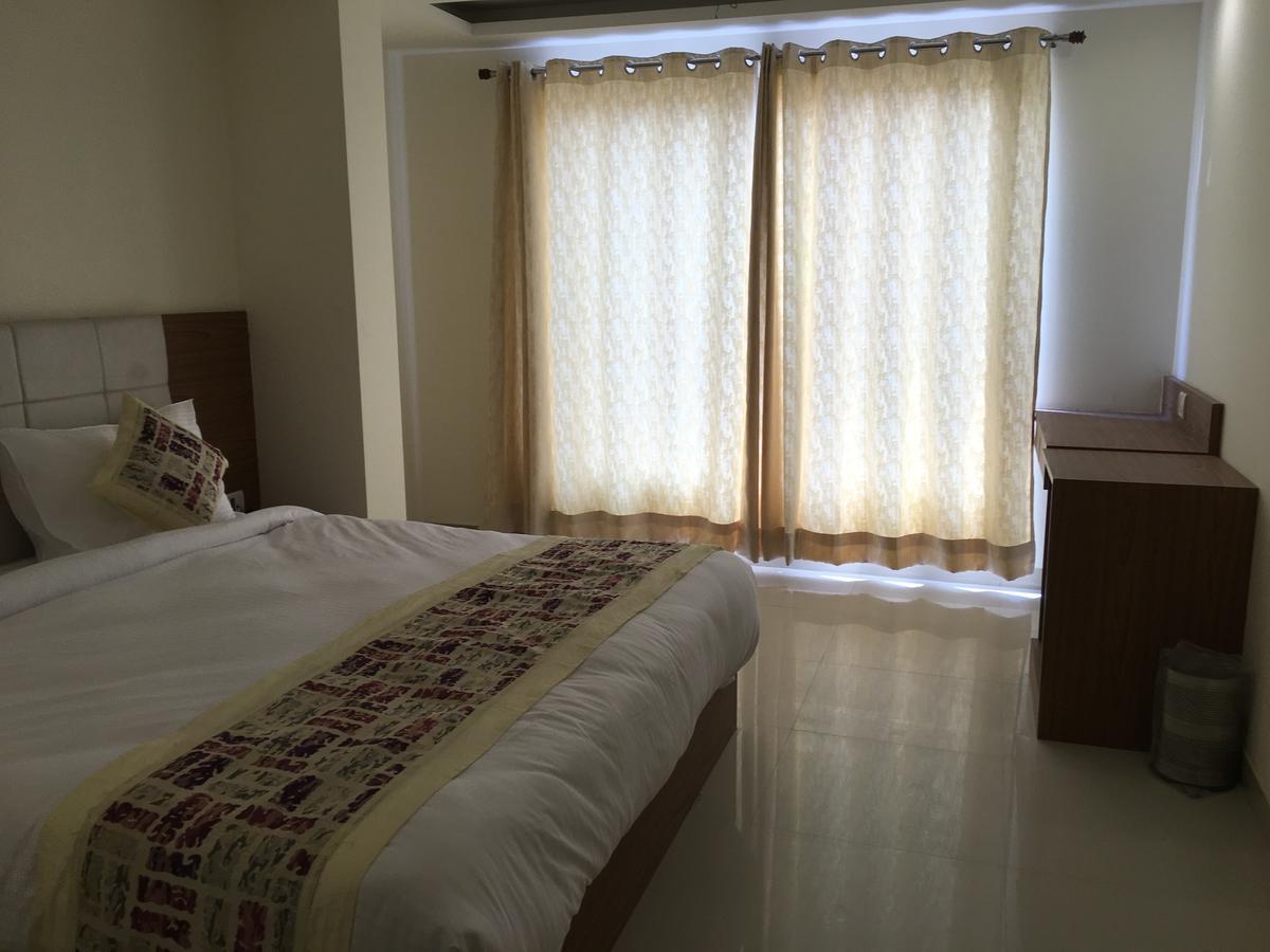 Hotel Airport D'Capitol New Delhi Bagian luar foto