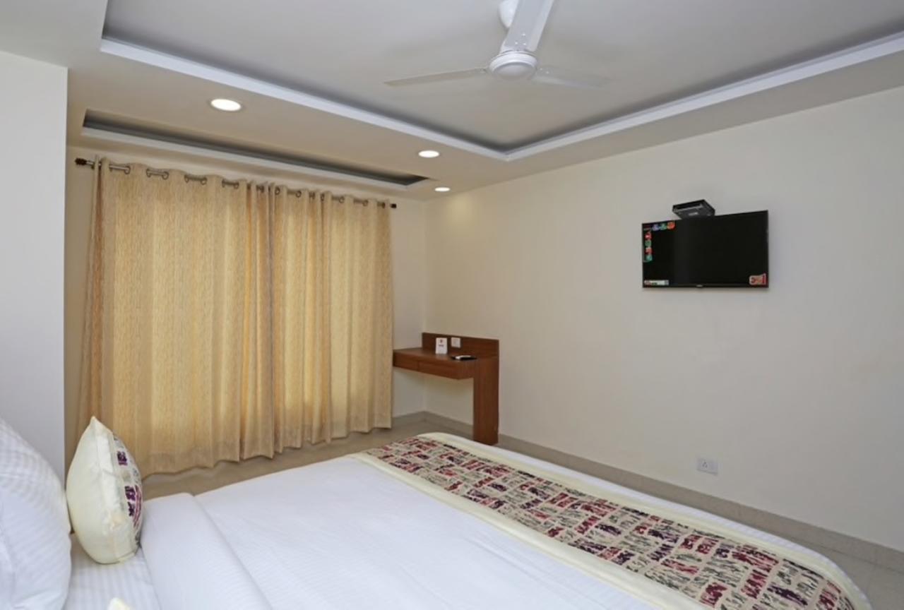 Hotel Airport D'Capitol New Delhi Bagian luar foto