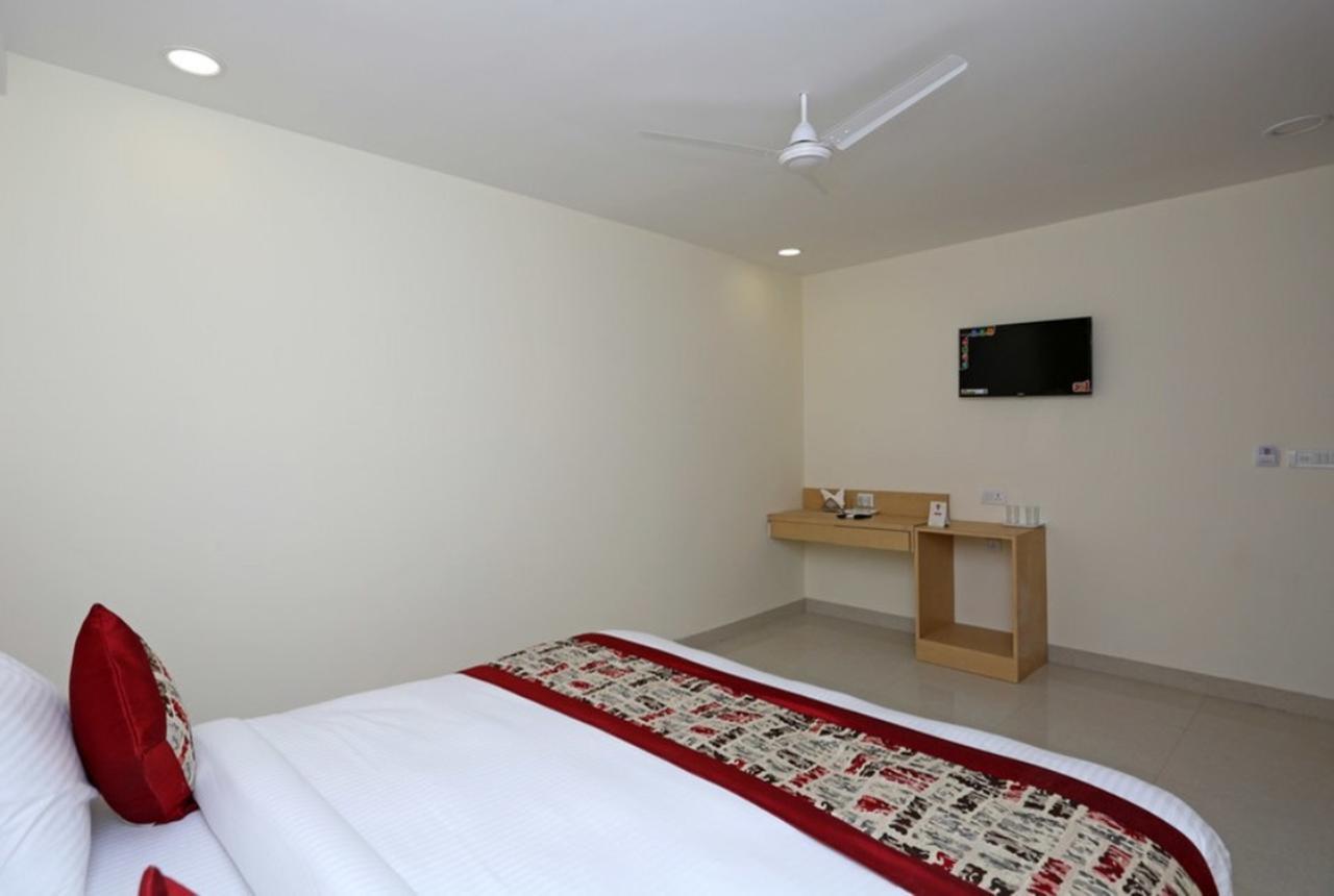 Hotel Airport D'Capitol New Delhi Bagian luar foto