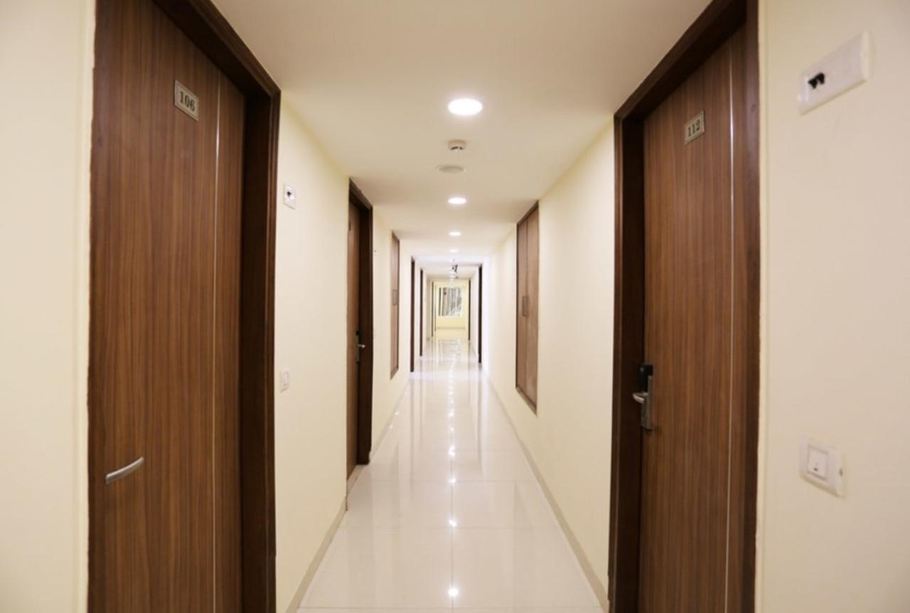 Hotel Airport D'Capitol New Delhi Bagian luar foto