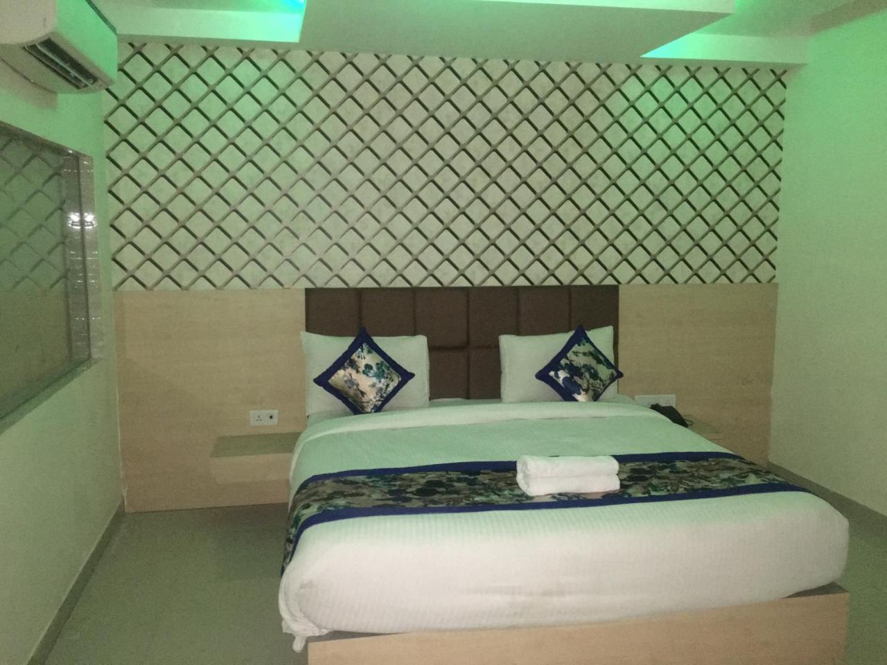 Hotel Airport D'Capitol New Delhi Bagian luar foto