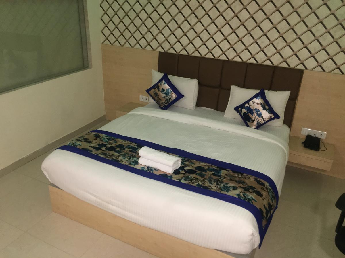 Hotel Airport D'Capitol New Delhi Bagian luar foto