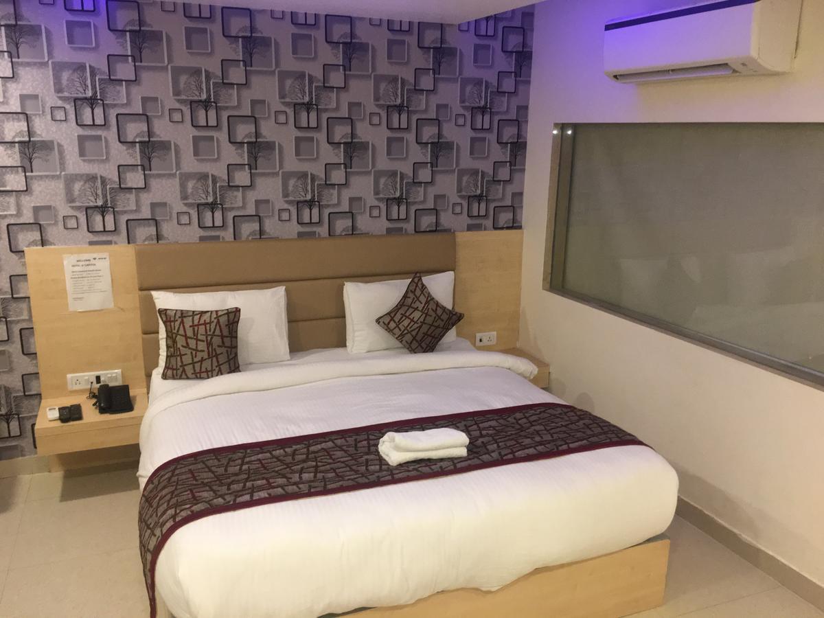 Hotel Airport D'Capitol New Delhi Bagian luar foto