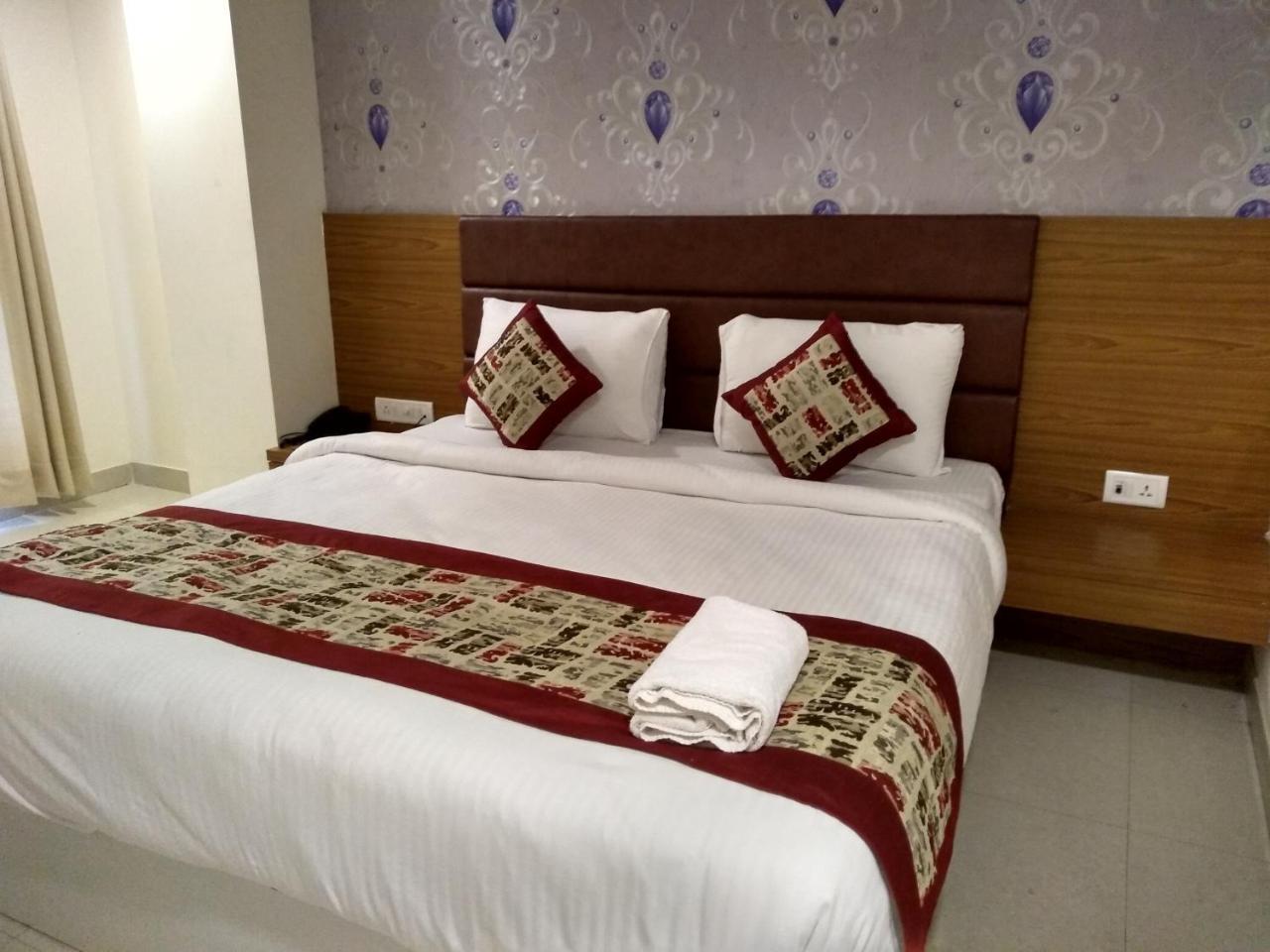 Hotel Airport D'Capitol New Delhi Bagian luar foto