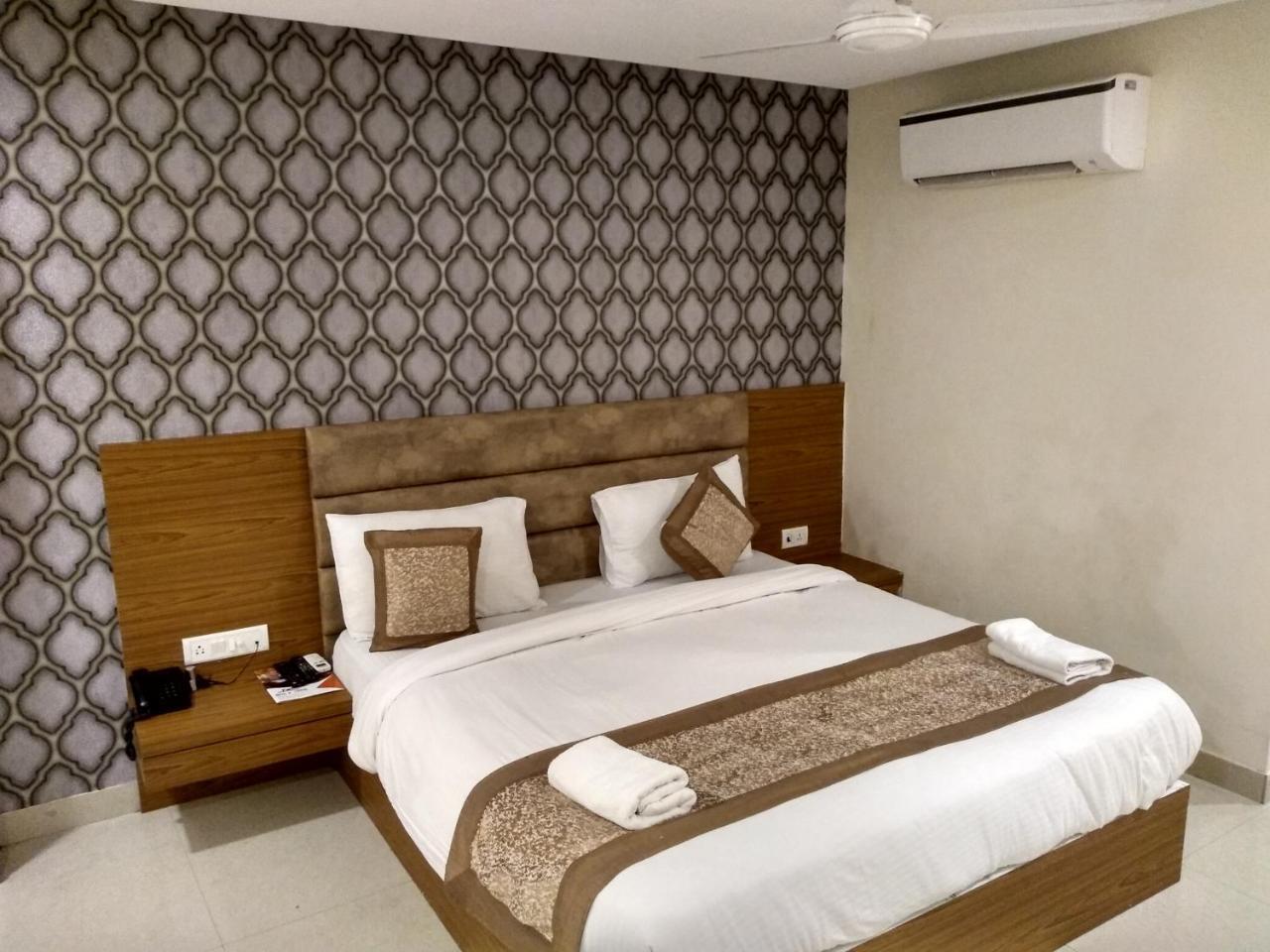 Hotel Airport D'Capitol New Delhi Bagian luar foto