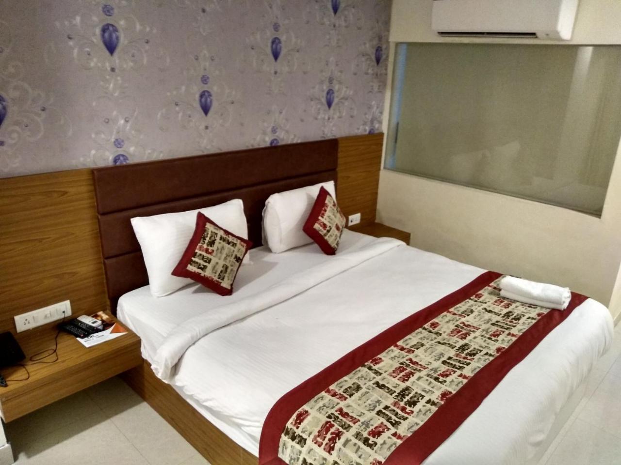 Hotel Airport D'Capitol New Delhi Bagian luar foto