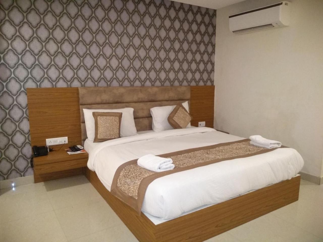 Hotel Airport D'Capitol New Delhi Bagian luar foto