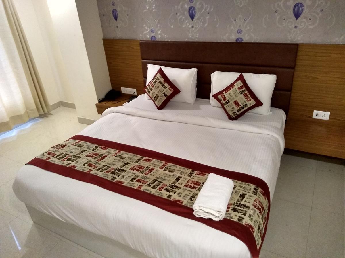 Hotel Airport D'Capitol New Delhi Bagian luar foto